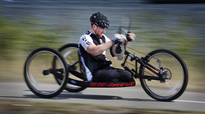 Christian Richardson på cykeltur i Force håndcykel
