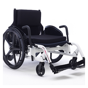 Action Ampla, kørestol, kørestolsbruger, bariatri, overvægtig, aktiv,transportkørestol, Invacare, gangbesvær, hjælpemiddel, hjælpemidler til ældre, hjælpemidler til handicappede, hjælpemidler til gangbesværede