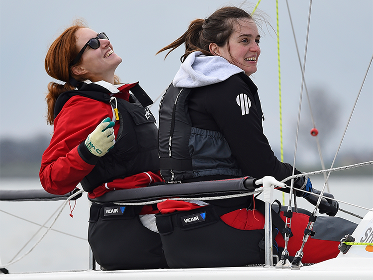 Vicair Allrounder pude - siddepude udenfor kørestolen - undgå trykskader - forebyg tryksår - Invacare