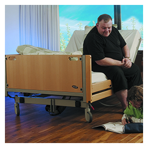 : Invacare Octave er en bred og robust plejeseng beregnet til den store borger. Med en mærkelast (SWL) på 385 kg. kan Octave plejesengen med fordel anvendes til bariatriske borgere, såvel i hjemmeplejen som på plejeinstitutioner