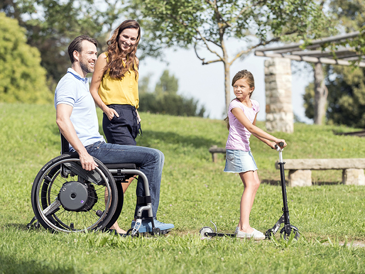 Invacare hjælpemoterer / Alber hjælpemotorer til ældre og handikappede er såvel, som Invacares øvrige hjælpemidler til handicappede, testet og godkendt i henhold til gældende standarder – Det gælder fx el-kørestole, TDX SP2, Alber, hjælpemotor, flex3 ryg, siddestilling, positionering, trykaflastning, hjælpemidler til ældre og handicappede