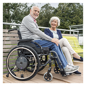 Invacare hjælpemoterer / Alber hjælpemotorer til ældre og handikappede er såvel, som Invacares øvrige hjælpemidler til handicappede, testet og godkendt i henhold til gældende standarder – Det gælder fx el-kørestole, TDX SP2, Alber, hjælpemotor, flex3 ryg, siddestilling, positionering