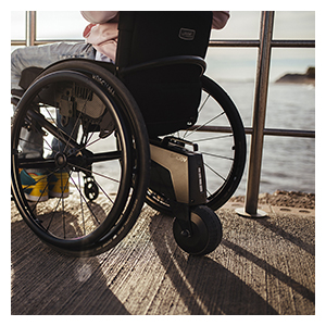 Invacare Alber hjælpemotorer til ældre og handikappede er såvel, som Invacares øvrige hjælpemidler til handicappede, testet og godkendt i henhold til gældende standarder – Det gælder alle hjælpemotorerne Alber e-motion DuoDrive, Alber e-motion, Alber Smoov, Alber Viamobil V25, Alber E-fix, Alber e-pilot, Alber Twion M24 og Alber Scalamobil trappemaskine