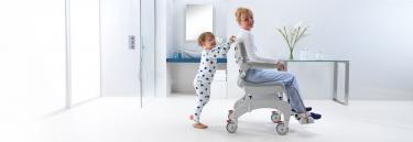 Invacare Aquatec Ocean Ergo standard bad- og toiletstol med ergonomisk sæde - sikkerhed  ved bad og toilette - hjælpemidler til handicappede og ældre