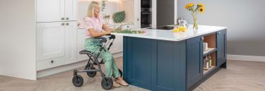 Invacare Dolomite Gloss rollator - moderne, holdbar, sammenklappelig rollator - sikker - hjælpemidler til ældre og seniorer