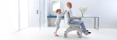 Invacare Aquatec Ocean Ergo standard bad- og toiletstol med ergonomisk sæde - sikkerhed  ved bad og toilette - hjælpemidler til handicappede og ældre