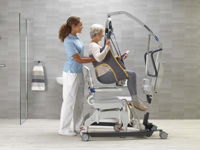 Invacare OptiSlings lifestyle billede - aktiv forflytning Invacare OptiSlings lifestyle billede - aktiv forflytning