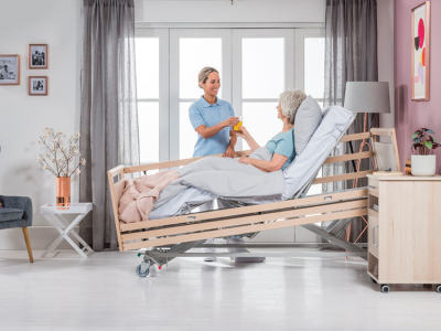 Invacare NordBed Plejeseng med ErgoMove funktion for en opret aktive siddende stilling - undgå trykskader - hjælpemidler til ældre og handicappede Invacare NordBed Plejeseng med ErgoMove funktion for en opret aktive siddende stilling - undgå trykskader - hjælpemidler til ældre og handicappede