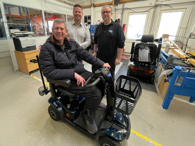 Henrik på besøg i værkstedet