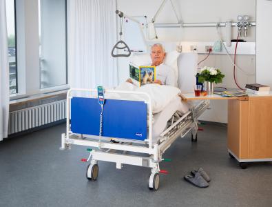 Invacare hospitalsseng - SB910 - SB 910 - patientseng - Elektrisk indstillelig seng - Seng til patienter, syge og handicappede patienter -  Hjælpemidler til hospitaler