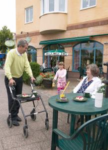 Invacare Dolomite Futura rollator, alsidig, sikker, sammenklappelig rollator  - indstillingsvenlig - Hjælpemidler til ældre og seniorer