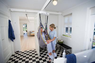 Invacare loftlift - personløfter - lift - Invacare Robin - Robin personløfter - forflytninger af ældre og handicappede - hjælpemiddel