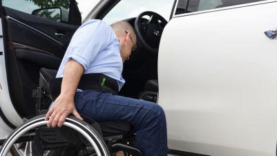 Matrx  Elite E2- Invacare faste rygge til manuelle og elektriske kørestole - Positionering - siddestilling - komfortabel aflastning af ryg - Forflytning ind i bil – Hjælpemidler til handicappede og ældre