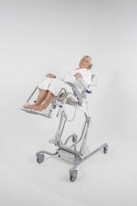 Invacare Aquatec Ocean E-VIP bad- og toiletstol med elektrisk højdeindstilling og sædekip - sikkerhed - bad til handicappede