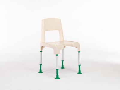 Invacare Aquatec Pico Green badetaburet med profileret overflade,  stor hygiejneudskæring. Armlæn og ryg kan enkelt af- og påmonteres. Sikkerhed. Badehjælpemidler til handicappede og ældre
