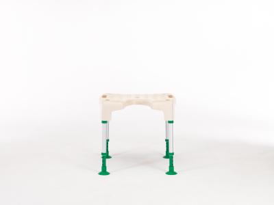 Invacare Aquatec Pico Green badetaburet med profileret overflade,  stor hygiejneudskæring. Armlæn og ryg kan enkelt af- og påmonteres. Sikkerhed. Badehjælpemidler til handicappede og ældre